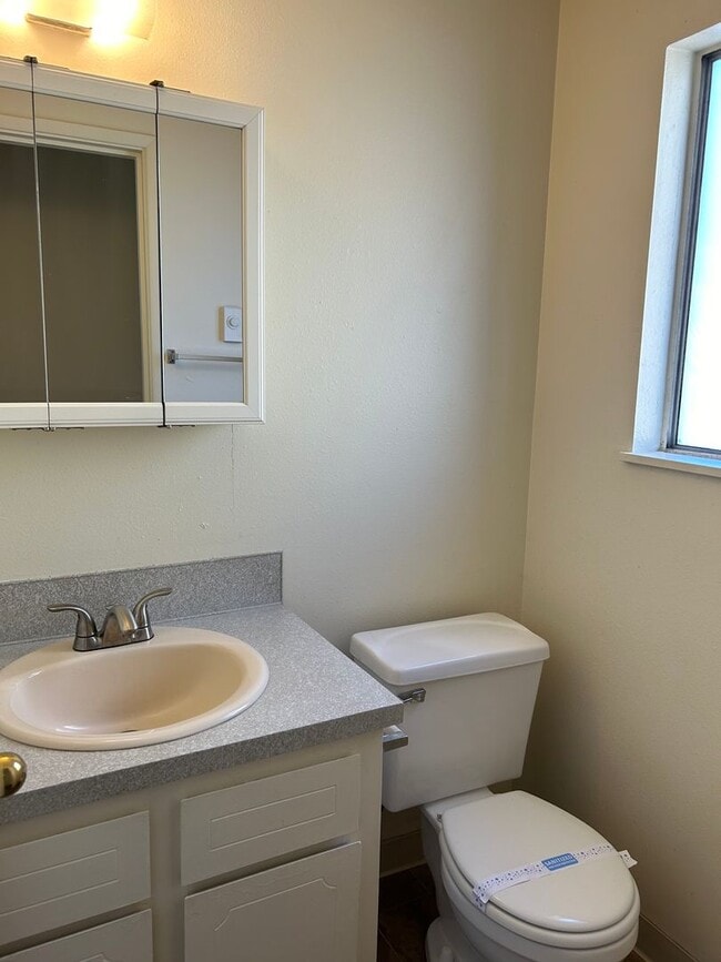 Photo - (749) Jackson Square - 2 Bedroom / 1.5 Bathroom Townhome – Albany Unit 023