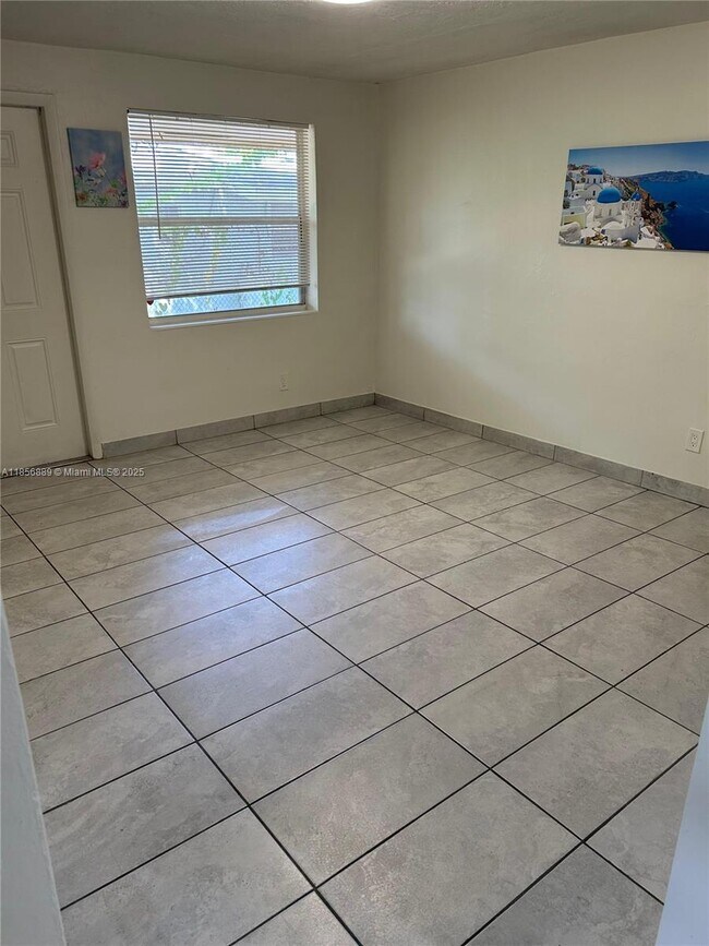 Photo - 2615 NW 13th Ct Unidad 1