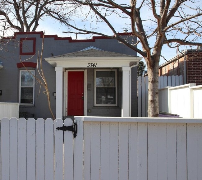 Photo - Cozy, charming 2 bedroom in Denver - Available June 1, 2026!