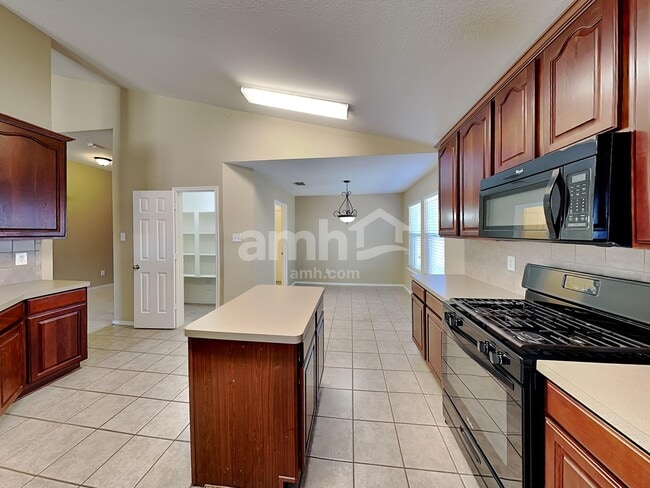 Photo - 1415 Spinnaker Way