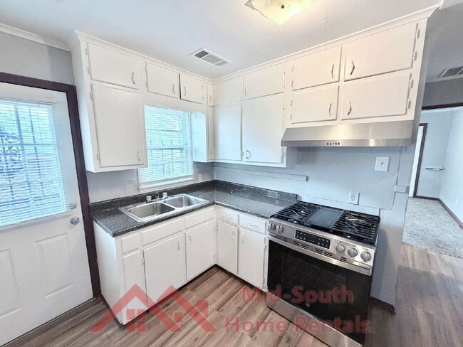 Photo - 1596 Pennsylvania St
