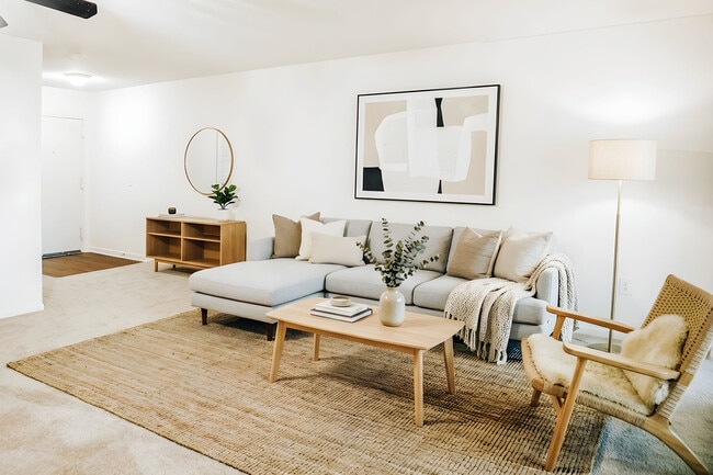 Building Photo - Traver Ridge