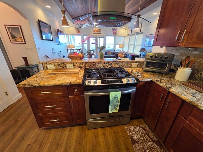 Photo - 1367 Kakae Pl