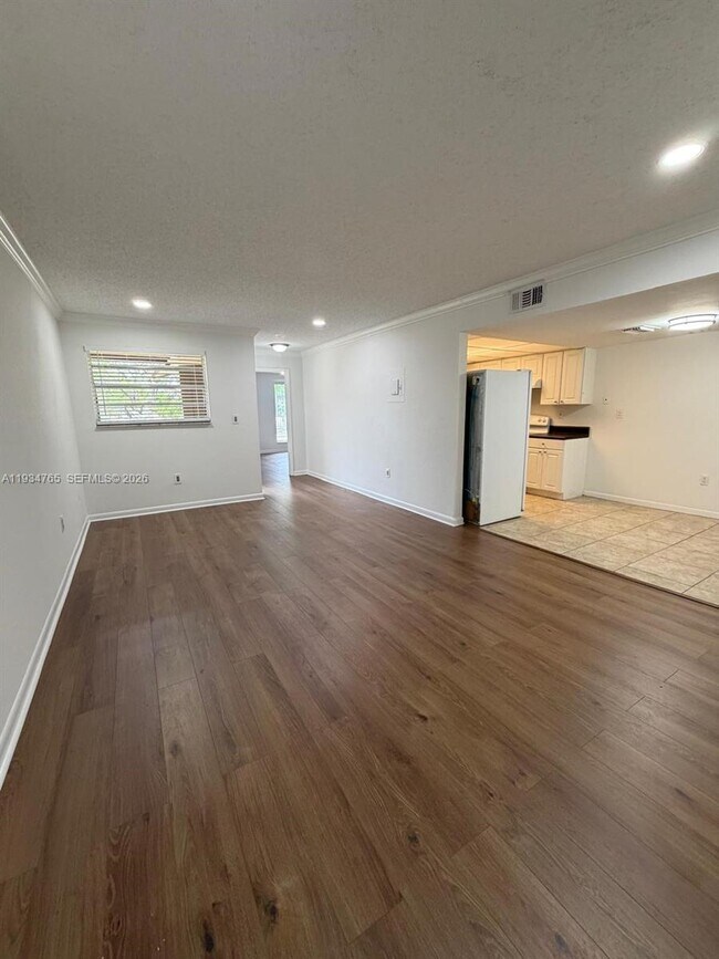 Photo - 11101 Royal Palm Blvd Unidad 203