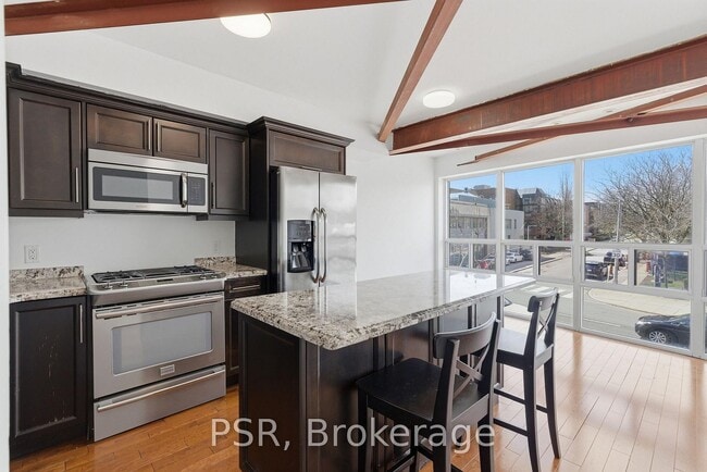 Building Photo - 2541 Yonge St Unit #1