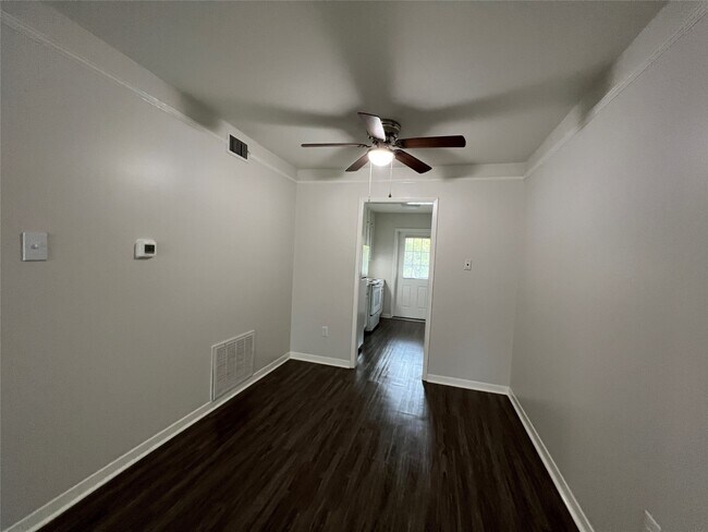 Photo - 500 Willow Dr Unit B2