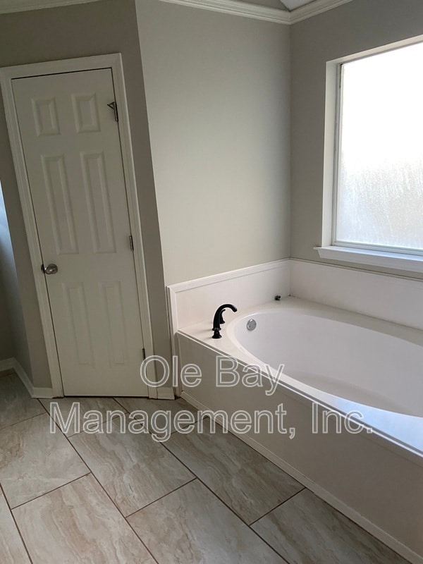 Photo - 2030 Ark Dr E