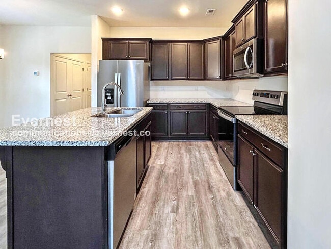 Photo - 787 Coopers Way