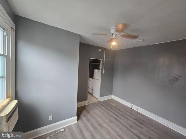 Photo - 105 W 24th St