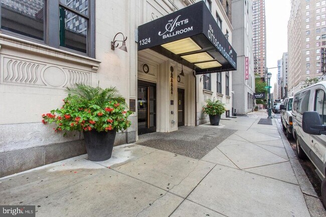 Photo - 1324 Locust St Unit 211