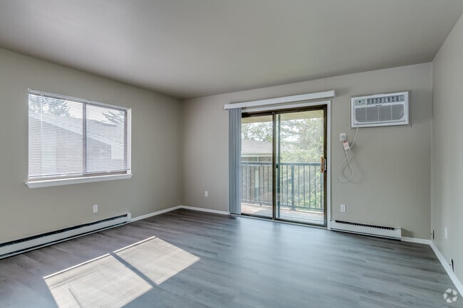 1 BR, 1 BA - 647SF