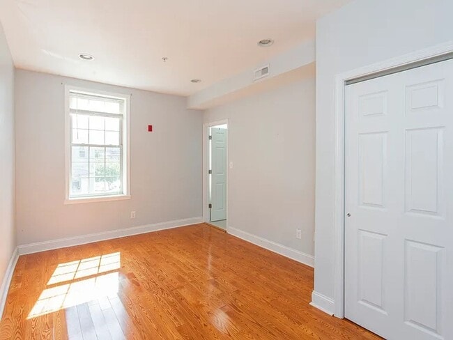 Photo - 2534 Amber St Unit B