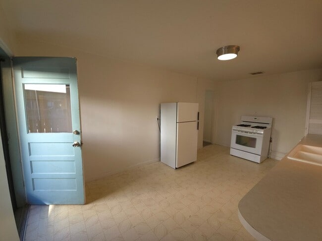 Photo - 2345-2347 Goss Unit 2345