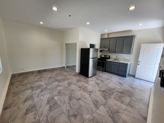 Photo - 9852 Cabanas Ave