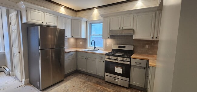 Building Photo - 23 Somerset St Unit 2 Rental