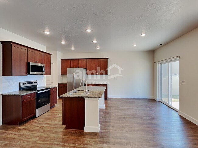 Photo - 2332 Buckskin Way