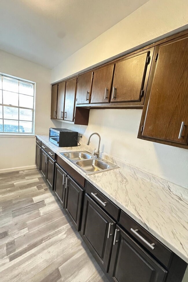 Photo - 600 W Mimosa St