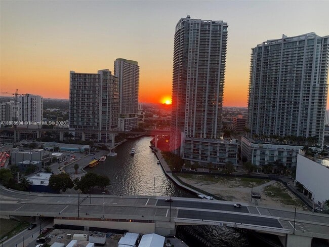 Photo - 31 SE 5th St Unidad 2407 Rental
