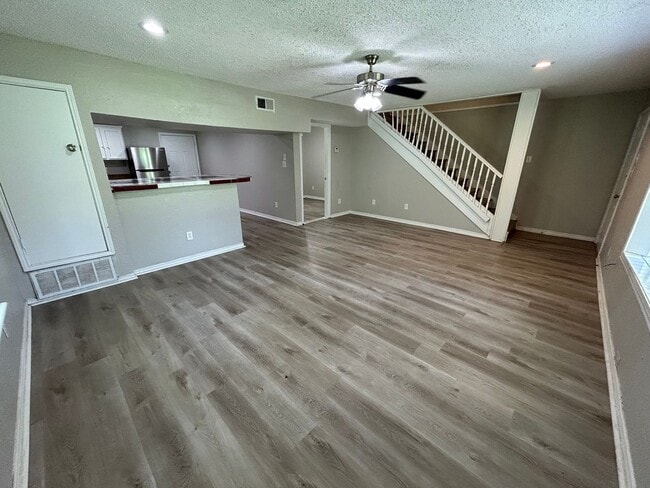 Photo - 715 Eastham Ln