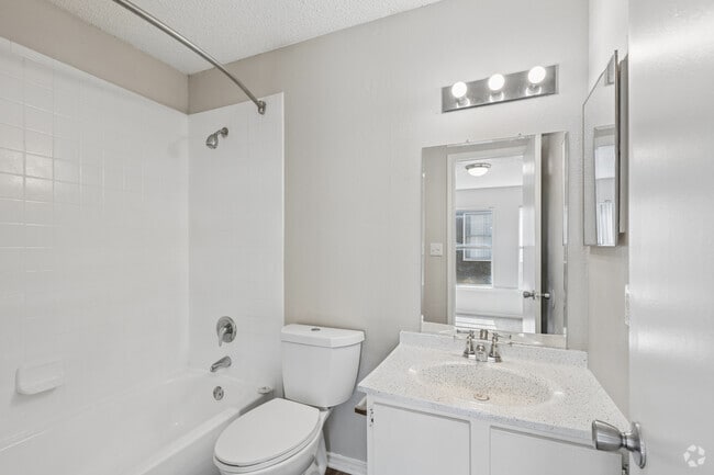 3BR, 2BA - 920SF - Bathroom