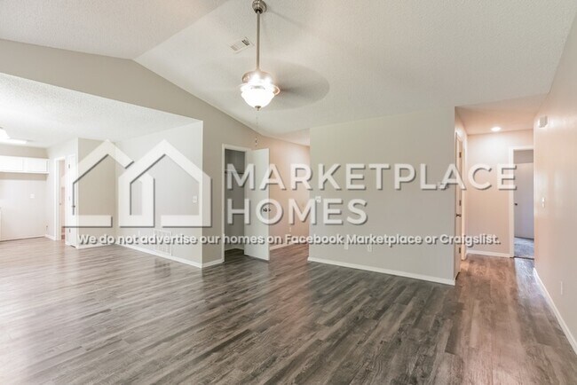 Photo - 490 Aster Ave