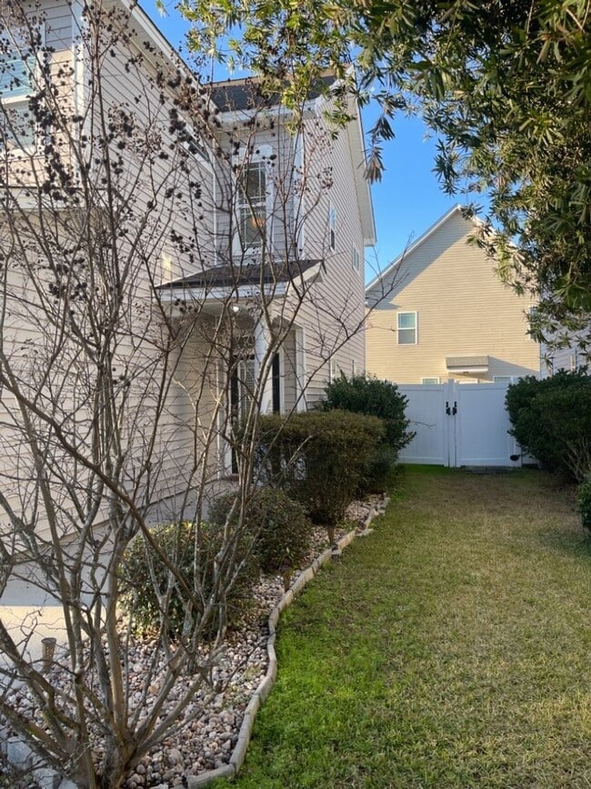 Photo - 105 Summer Hill Way