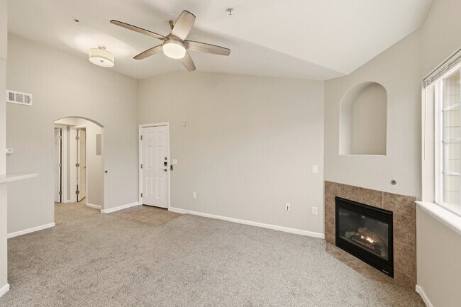 Photo - Beautiful 1 Bedroom Condo - Carport, Community and Gym available ASAP! Unidad 301