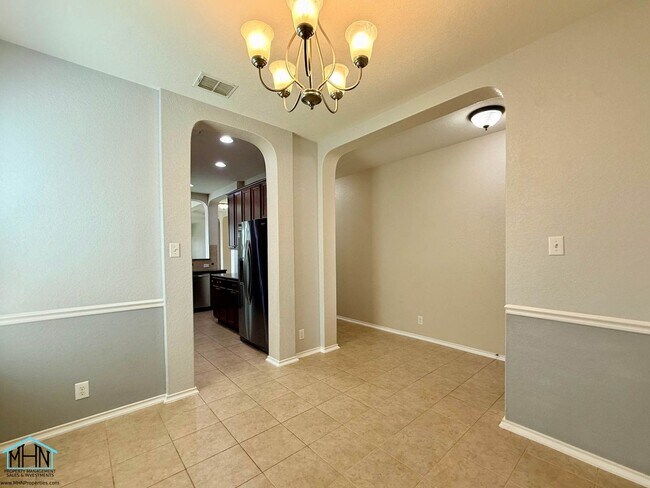 Photo - Spacious and Beautiful Two-Story 5 Bedrooms, 3.5 Bathrooms Home, With Easy Access to I-35, Loop 1...