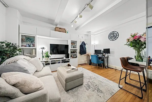 Photo - 157 E 72nd St Unit 2J