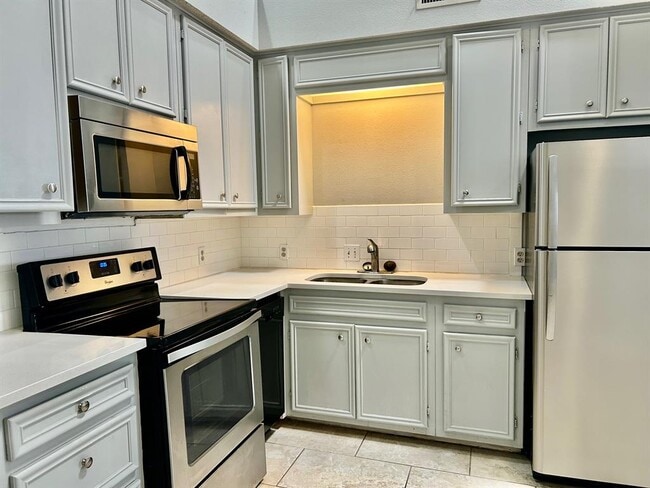 Photo - 502 W 17th St Unit K