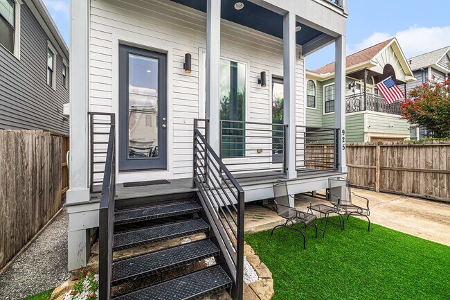 Photo - 925 Herkimer St