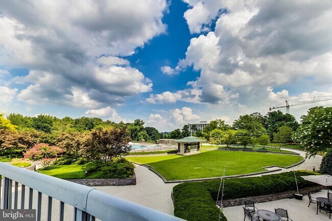 Photo - 5225 Pooks Hill Rd Unidad 1717N