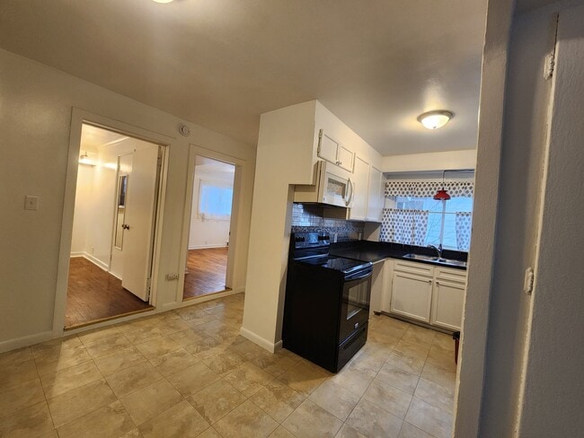 Photo - 2034 Sinclair Ave NE