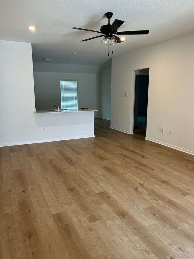 Photo - 1406 Manor Ct