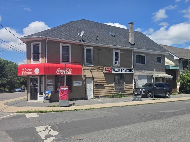 Building Photo - 406 Barrie St Unit 406-3