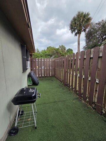 Photo - 810 Sandtree Dr