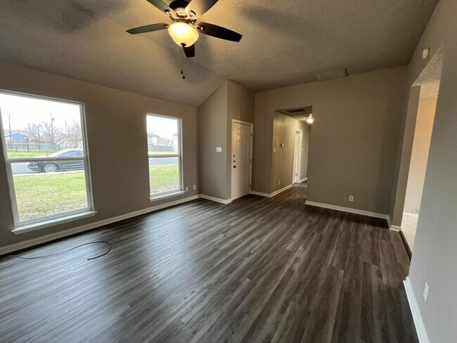 Photo - 2111 Caprice Dr