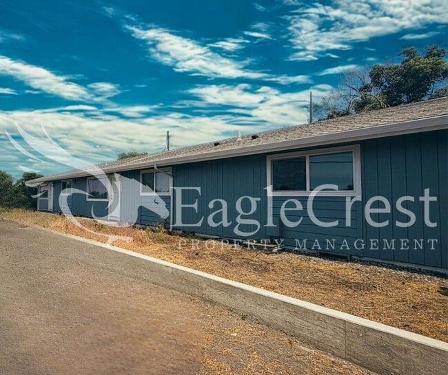Building Photo - 4th St Triplex