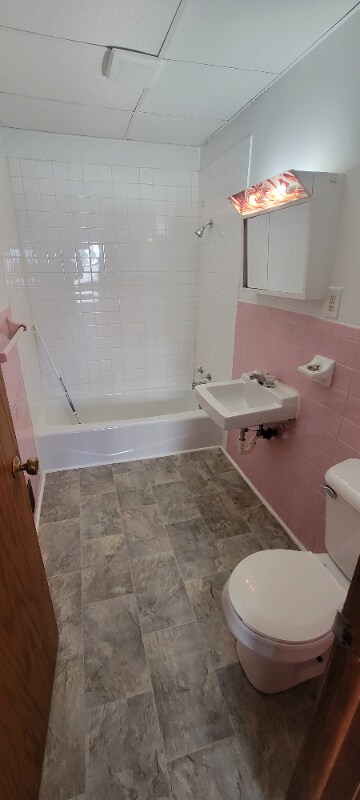 Photo - 867 W 5th St