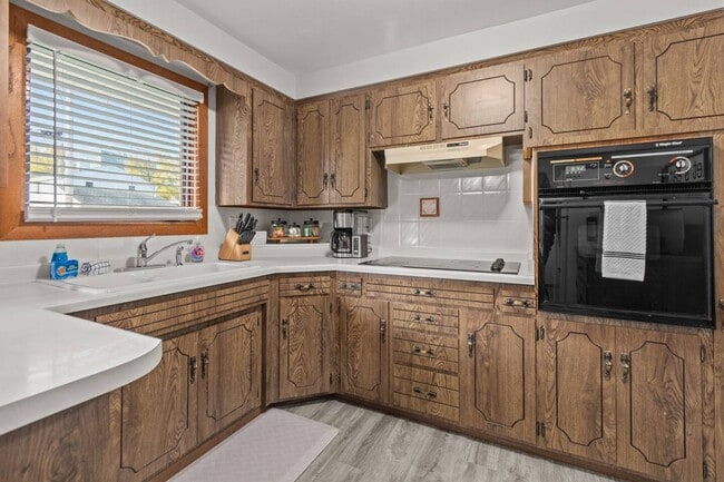 Photo - 1221 Kenwood St