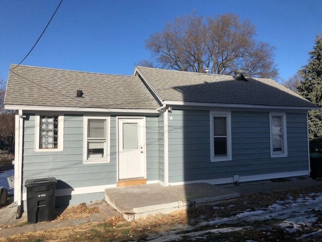 1BR House- Small- Renovated - 1BR House- Small- Renovated