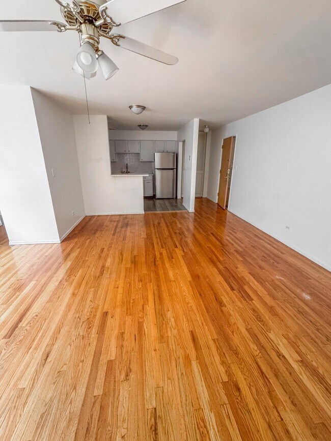Photo - 6250 N Kenmore Ave