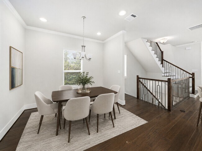 Photo - 420 W 28th St