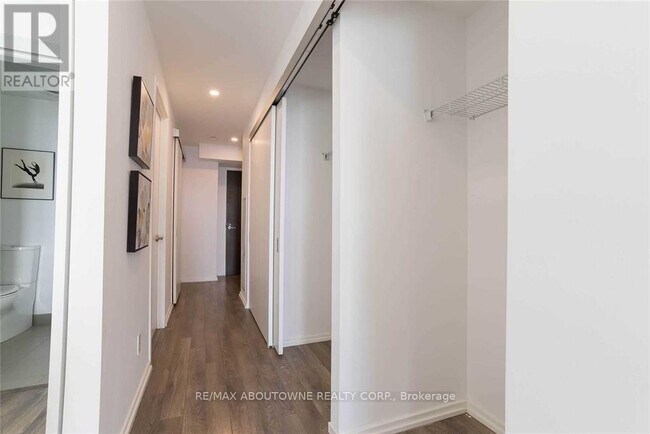 Photo - 197 Yonge St Unit 1811