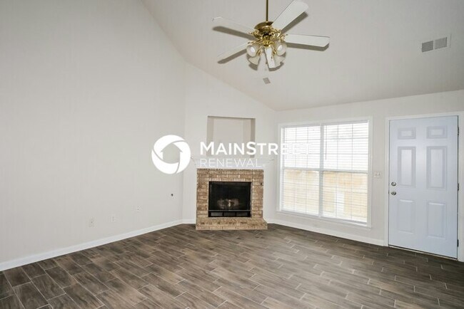 Photo - 3 Bedroom Pet-Friendly Home in CORDOVA, TN with Main Street Renewal