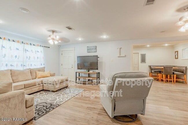 Photo - 214 Dover Dr