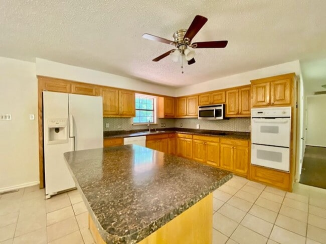 Photo - 2125 Forest Oaks Dr
