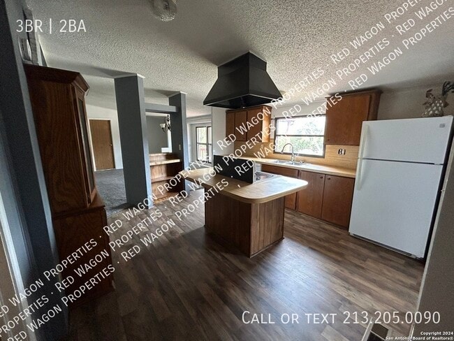 Photo - 454 Overland Trail