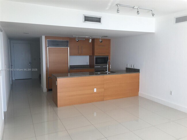 Photo - 475 Brickell Ave