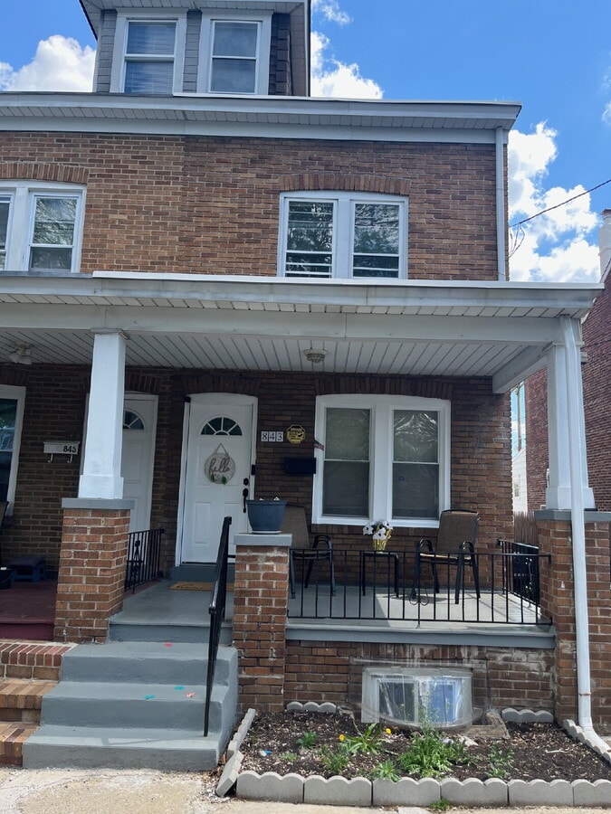 "Spacious 4-Bed Townhouse with Gleaming Hardwood Floors in Trenton's Heart!" - "Spacious 4-Bed Townhouse with Gleaming Hardwood Floors in Trenton's Heart!"